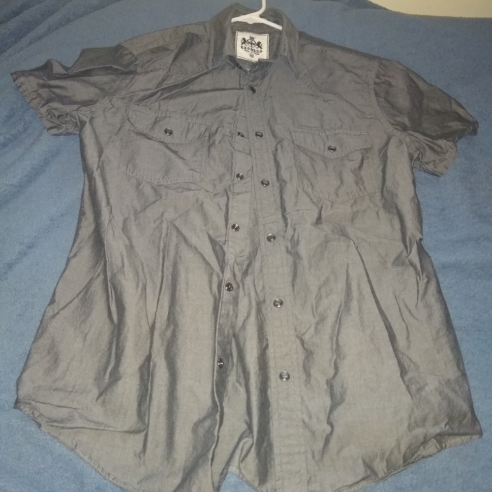 Fitted short sleeve button down shirt